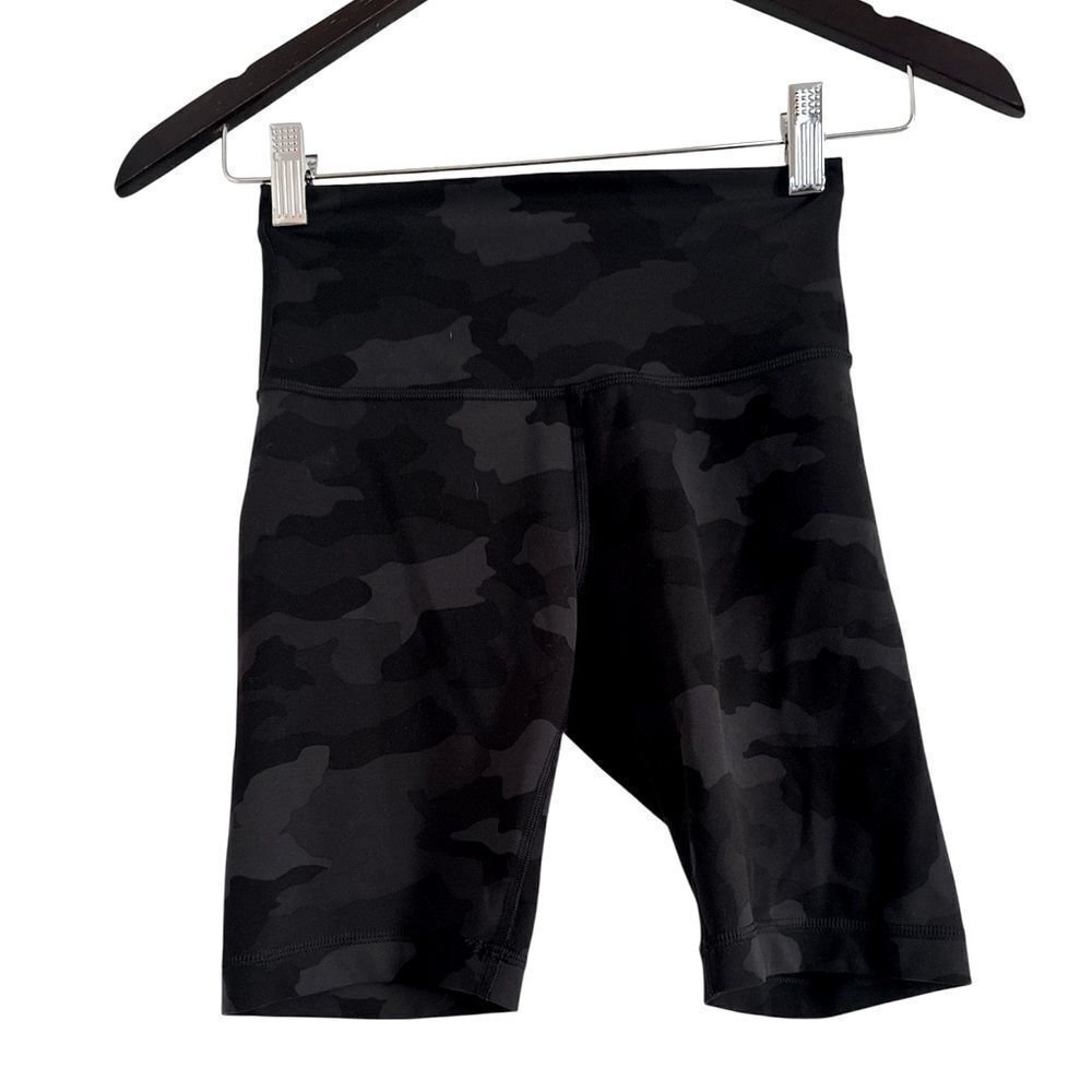 Lululemon heritage camo super high rise align short EUC